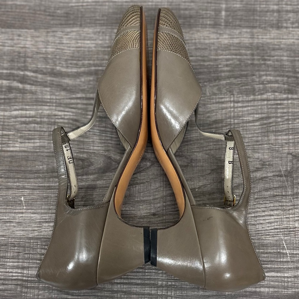 Ferragamo T-Strap Kitten Heels [S6331] - Picture 4 of 13